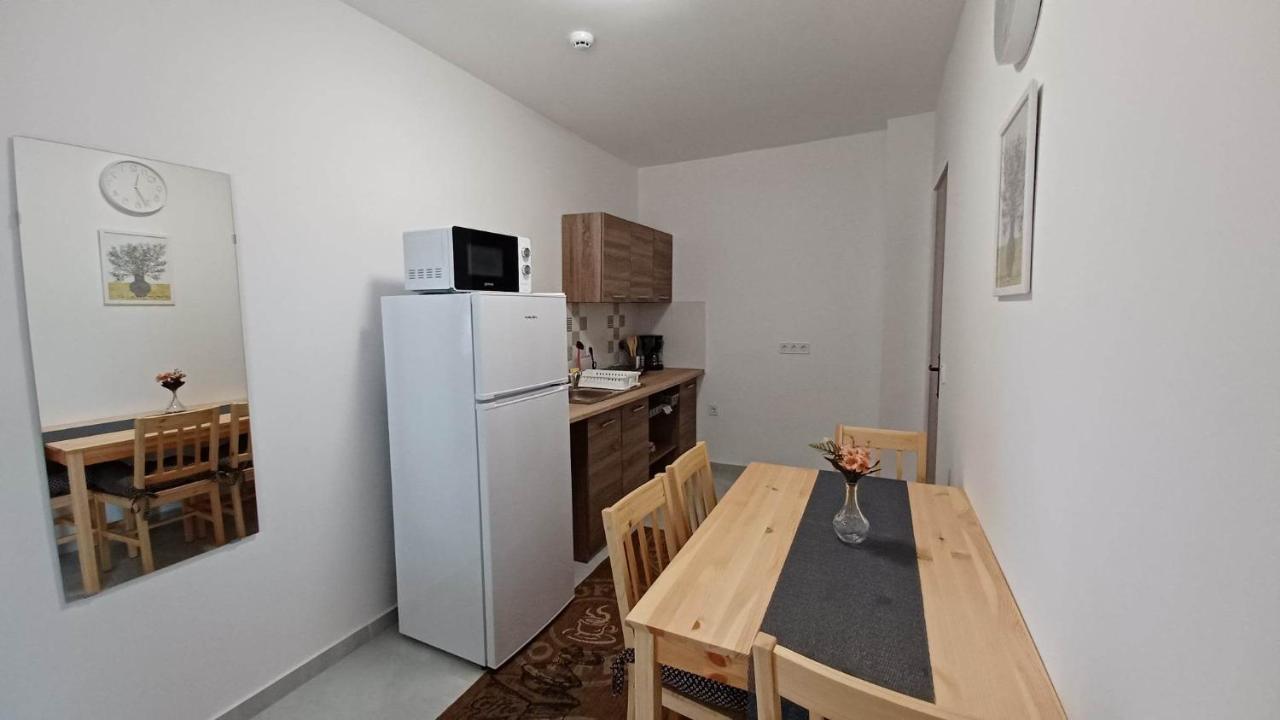 Milla Apartmanok Эгер Экстерьер фото